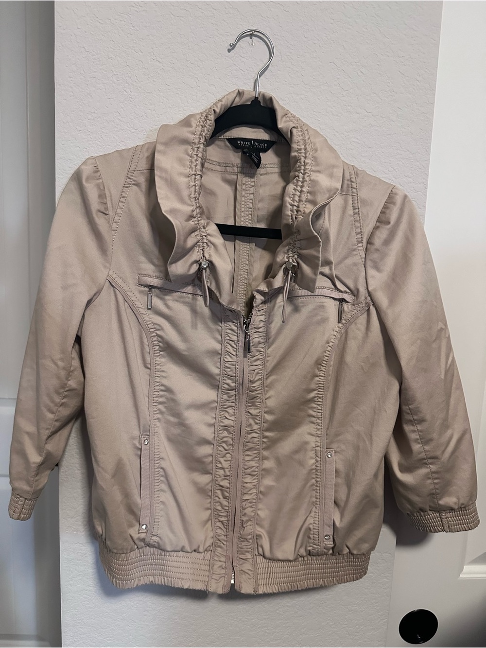 White House Black Market Ruffle Zip Jacket Size 4 Beige | $158 MSRP